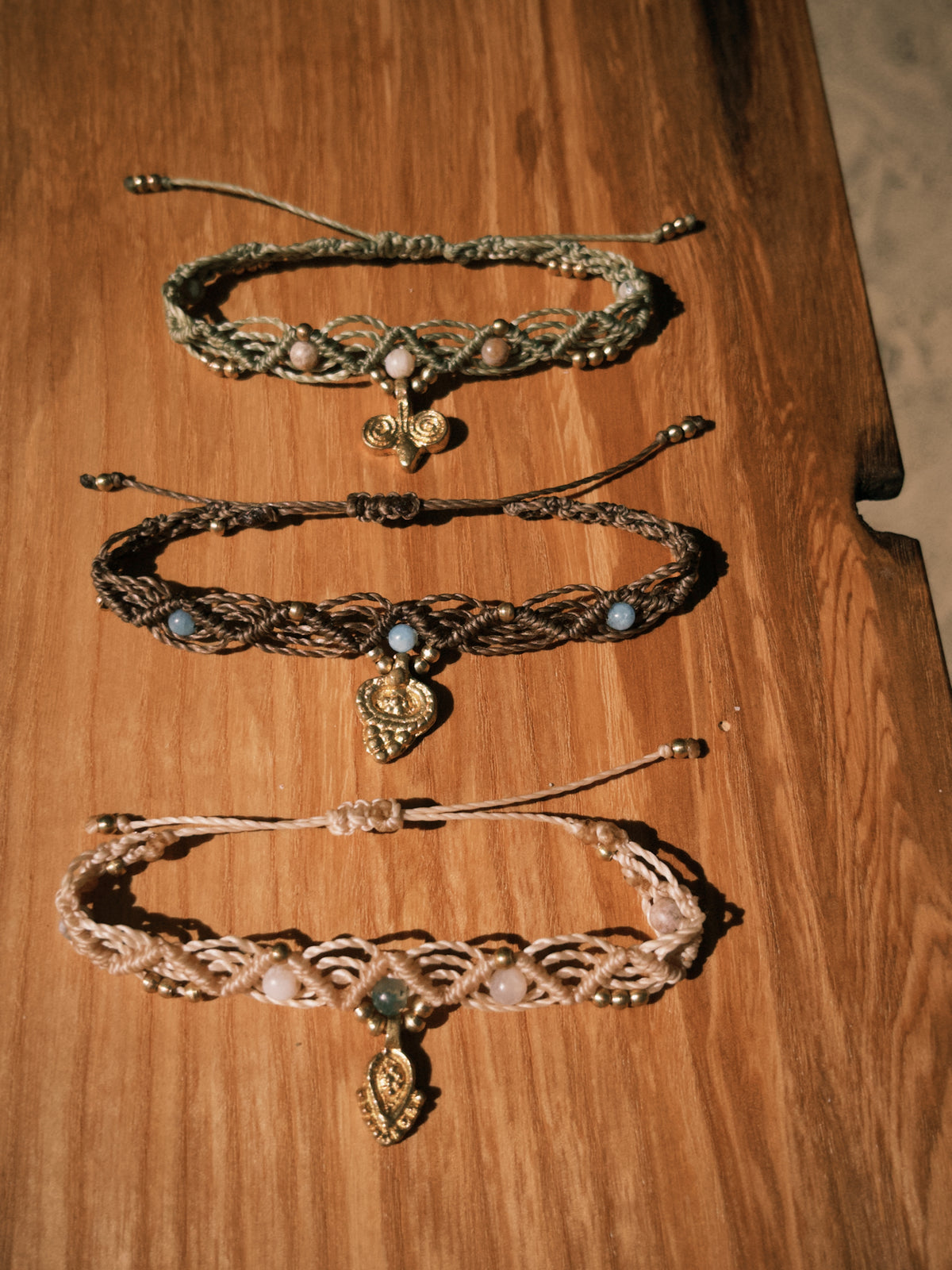Makramee Armband mit Natursteinen