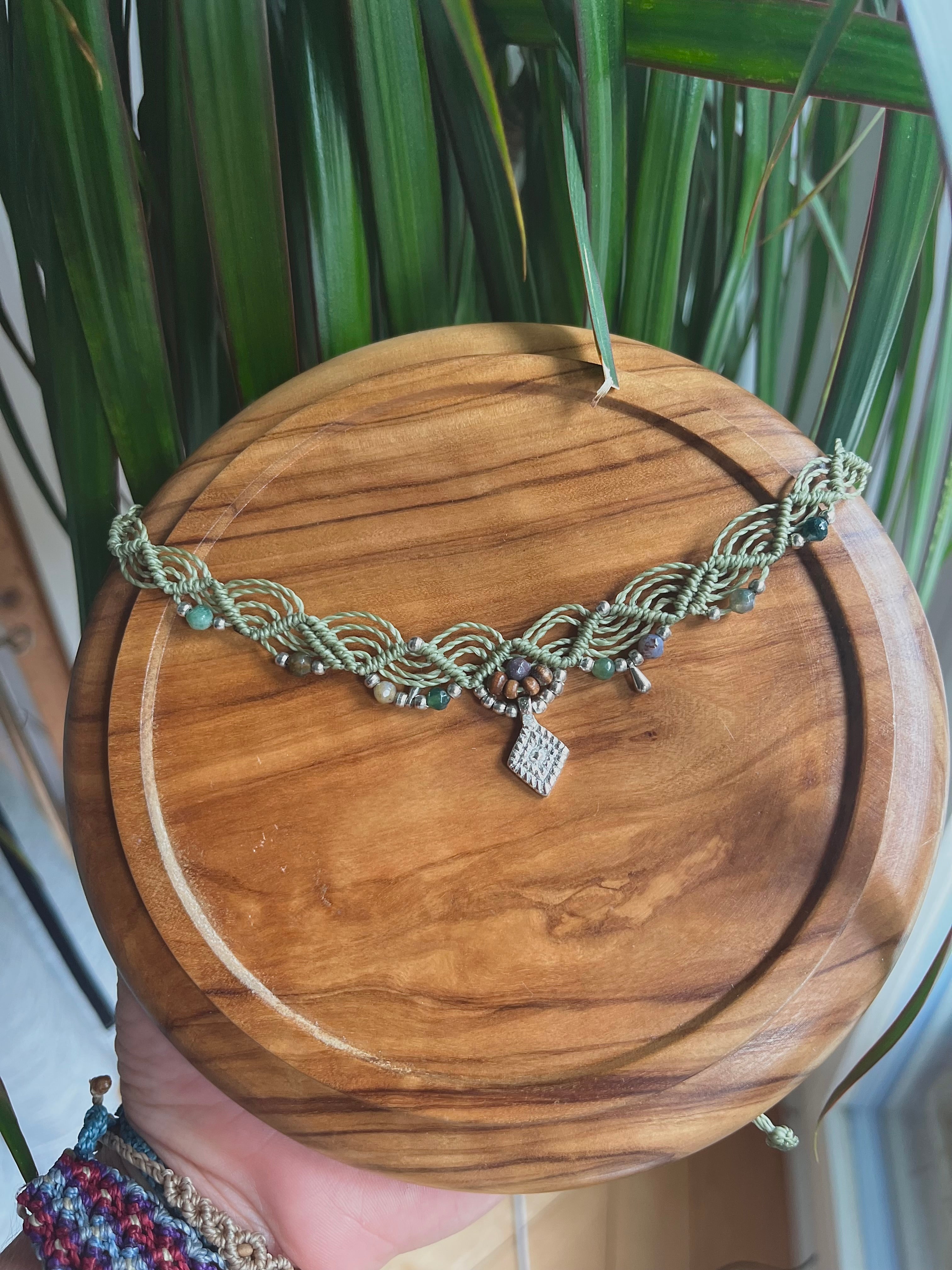 Choker Necklace 🍃☀️✨