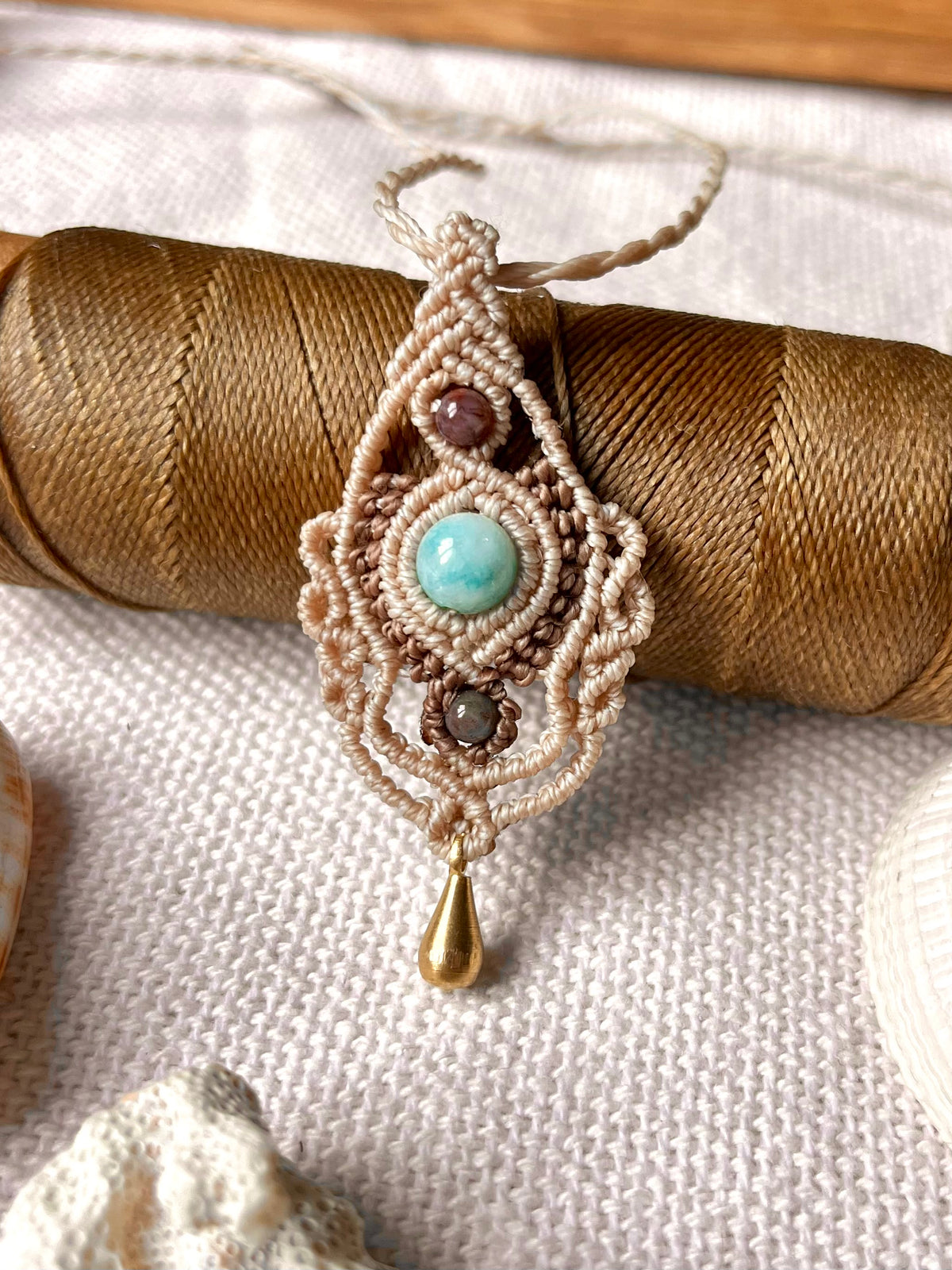 Boho Halskette mit Larimar Perle