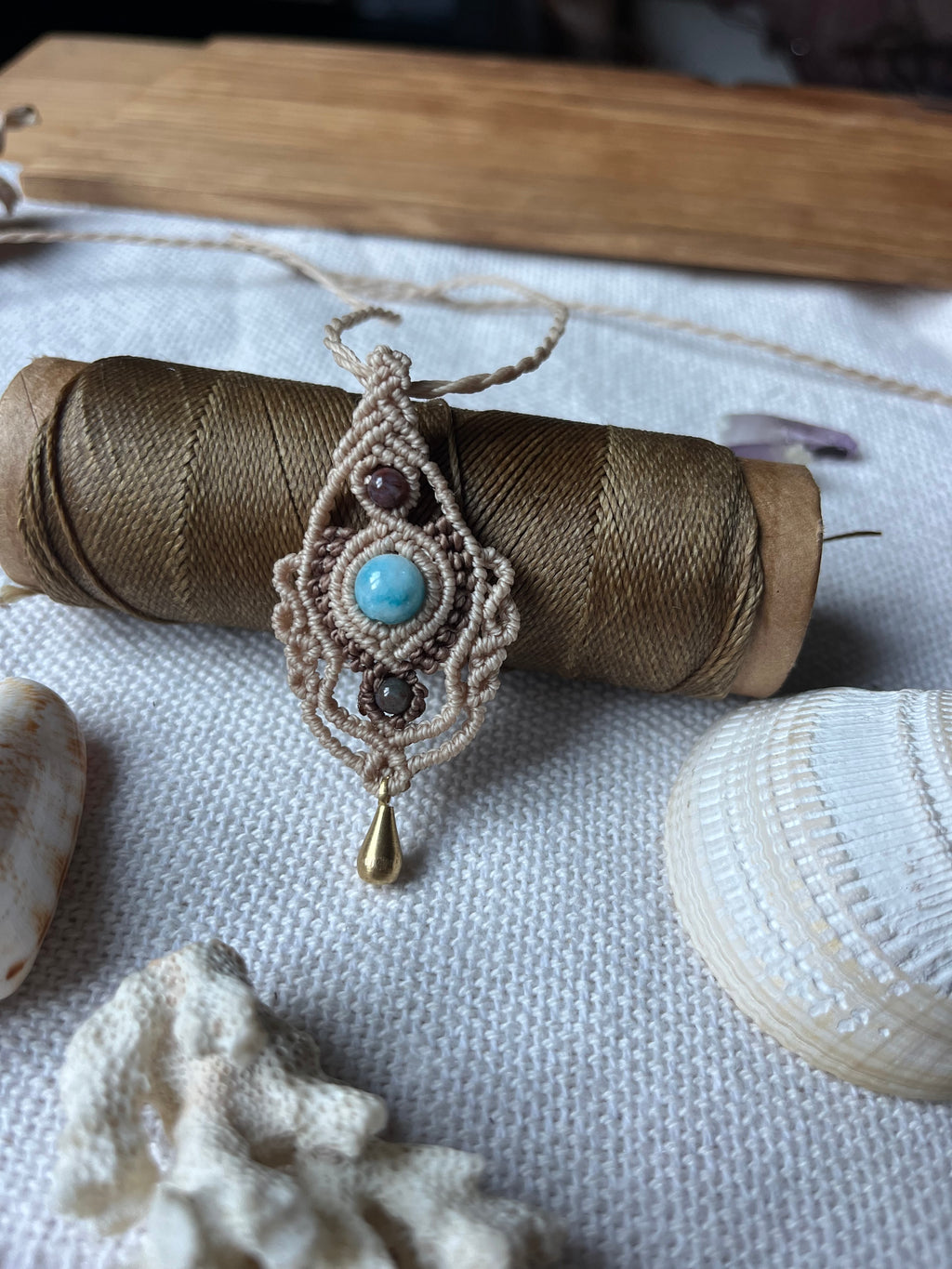 Boho Halskette mit Larimar Perle