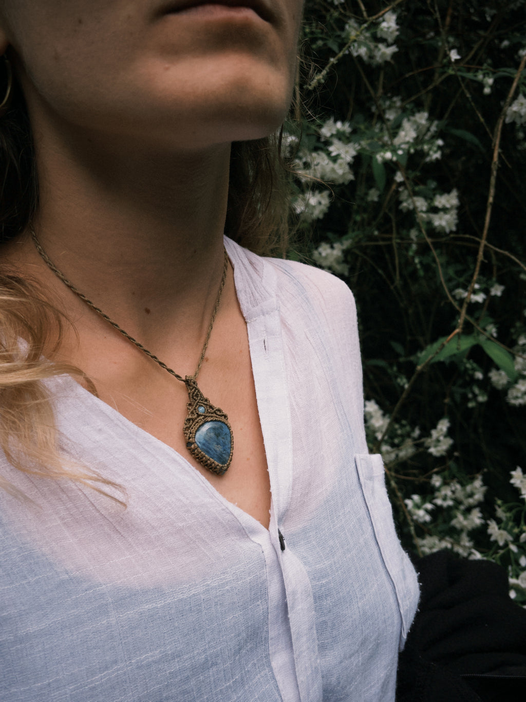 Blue Apatite Necklace – Adjustable Macramé Crystal Pendant