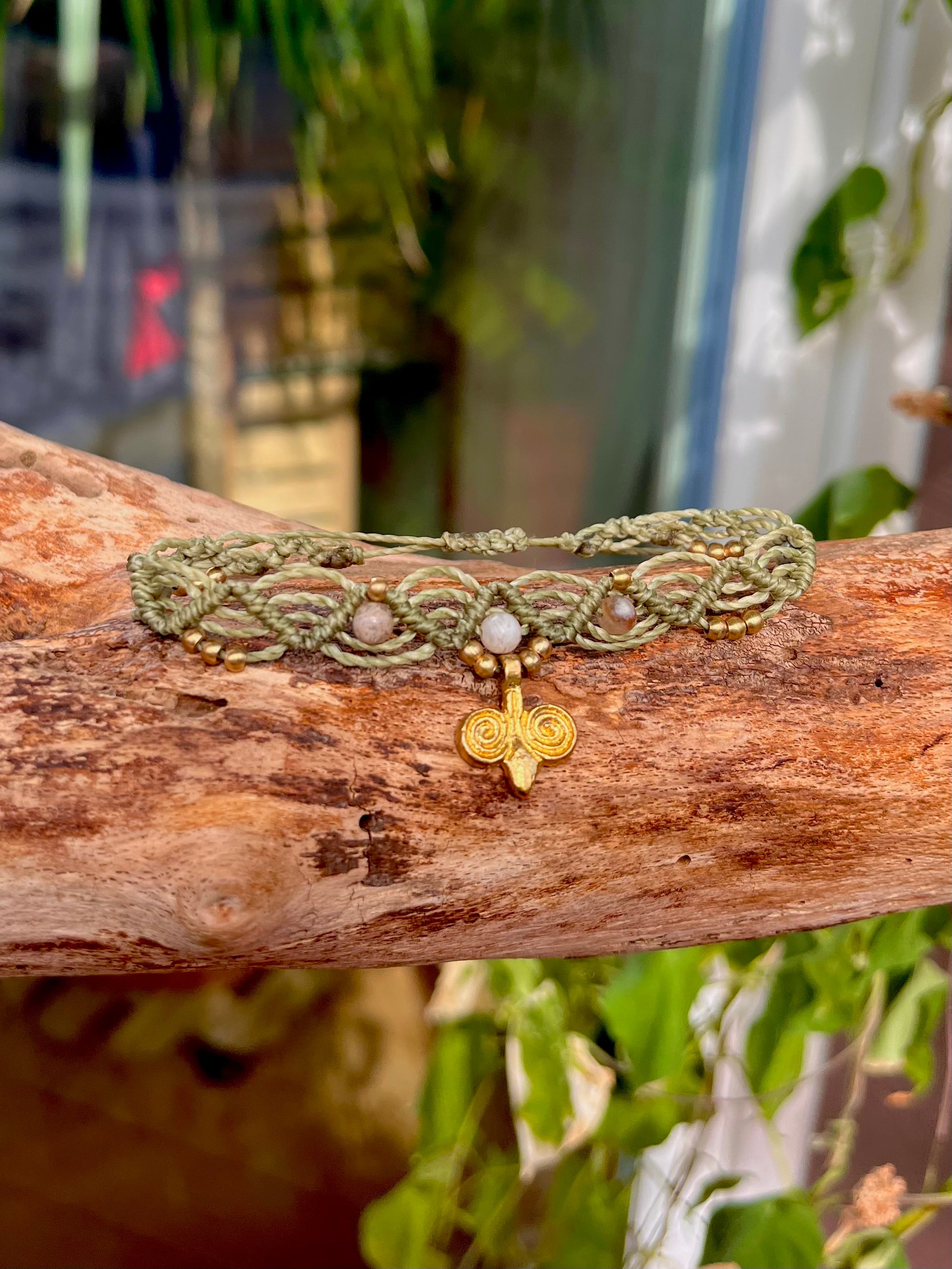 Makramee Armband mit Natursteinen