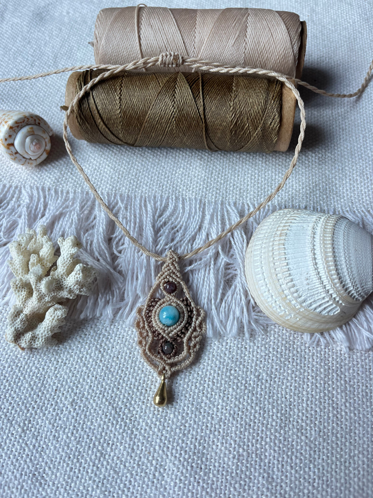 Boho Halskette mit Larimar Perle