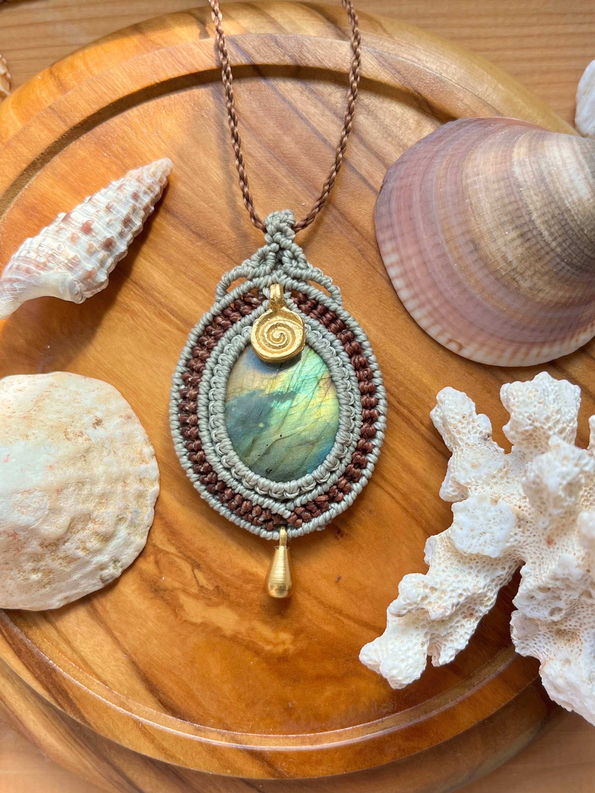 Boho Necklace with a Labradorite ✨