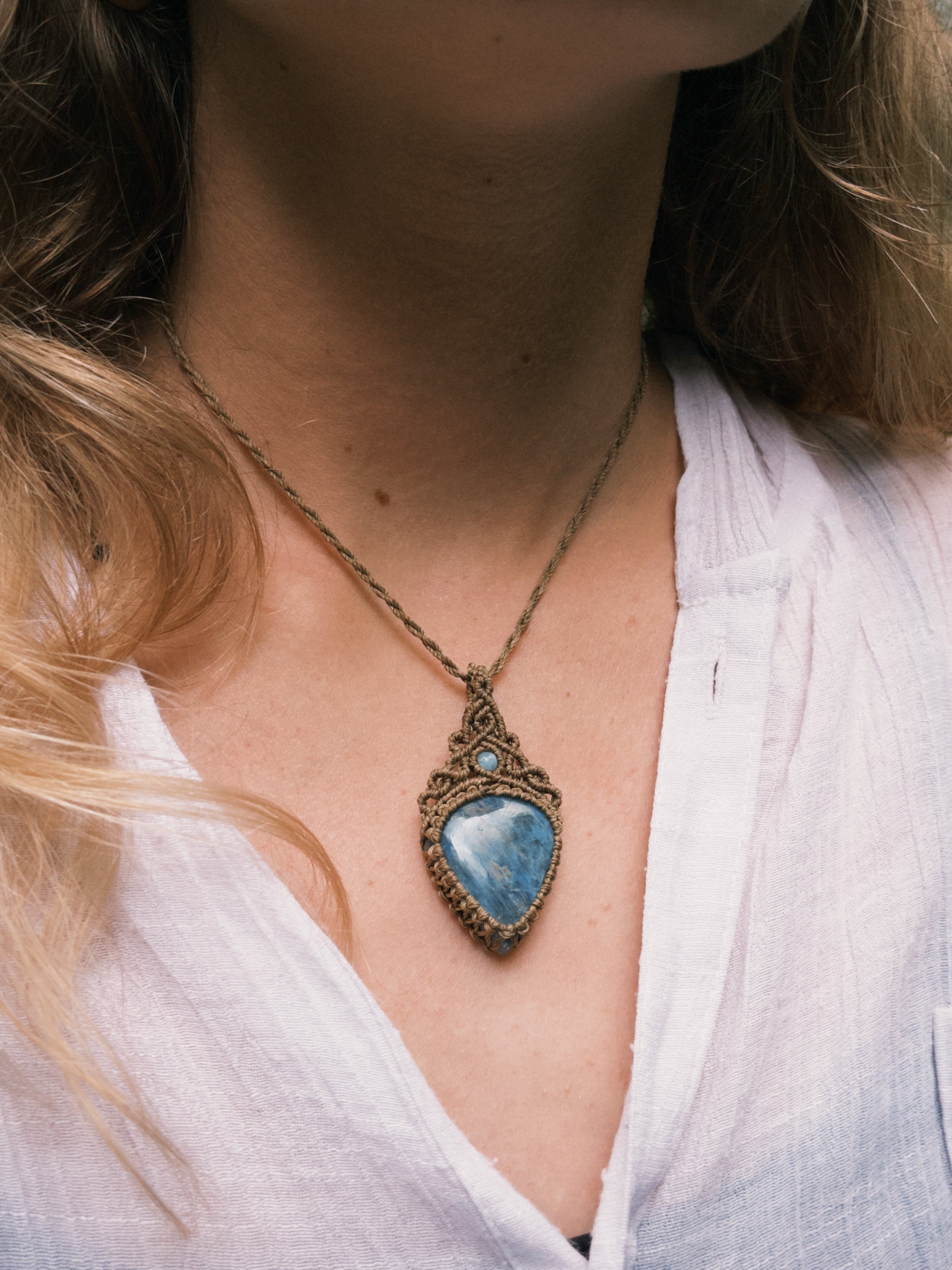Blue Apatite Necklace – Adjustable Macramé Crystal Pendant