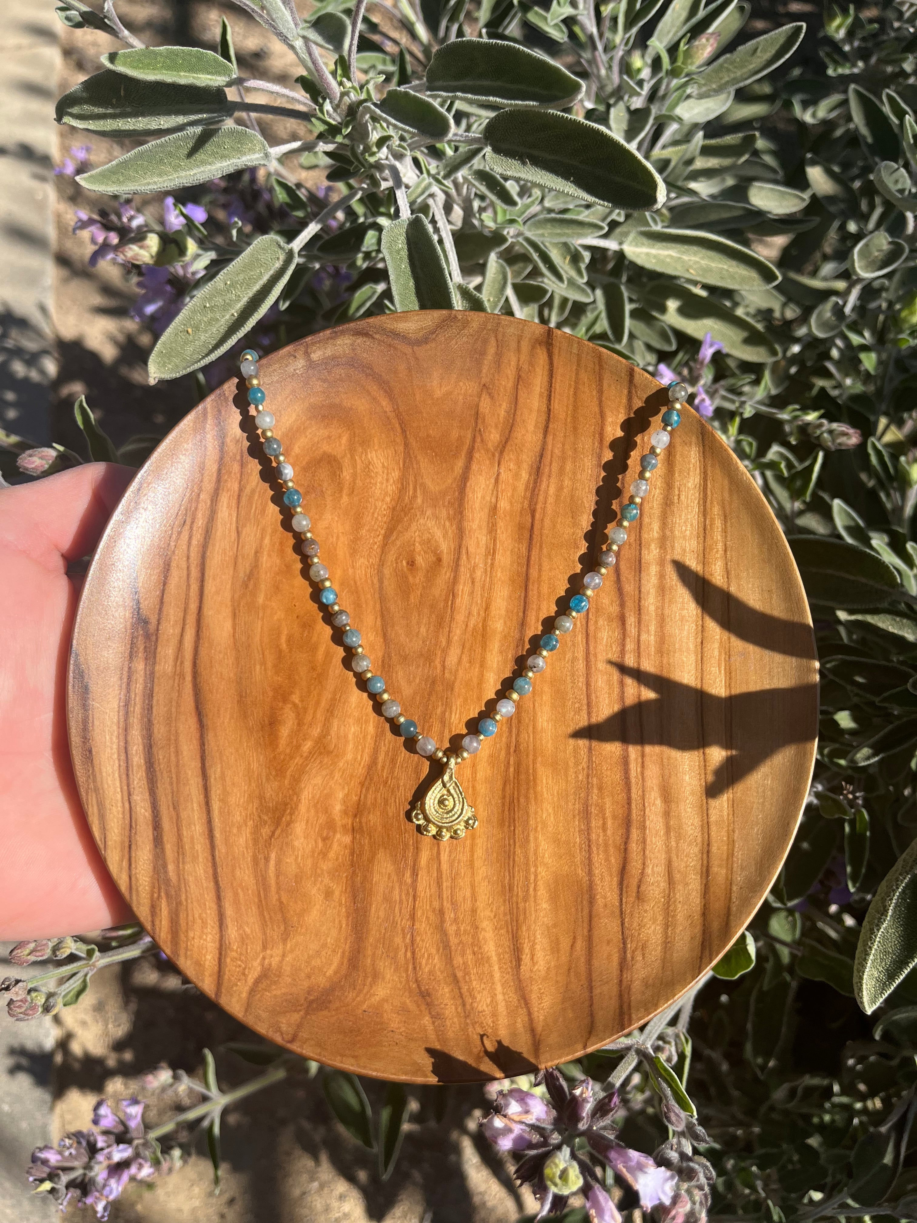 Natural Stone Charm Necklace – Apatite or Botswana Agate