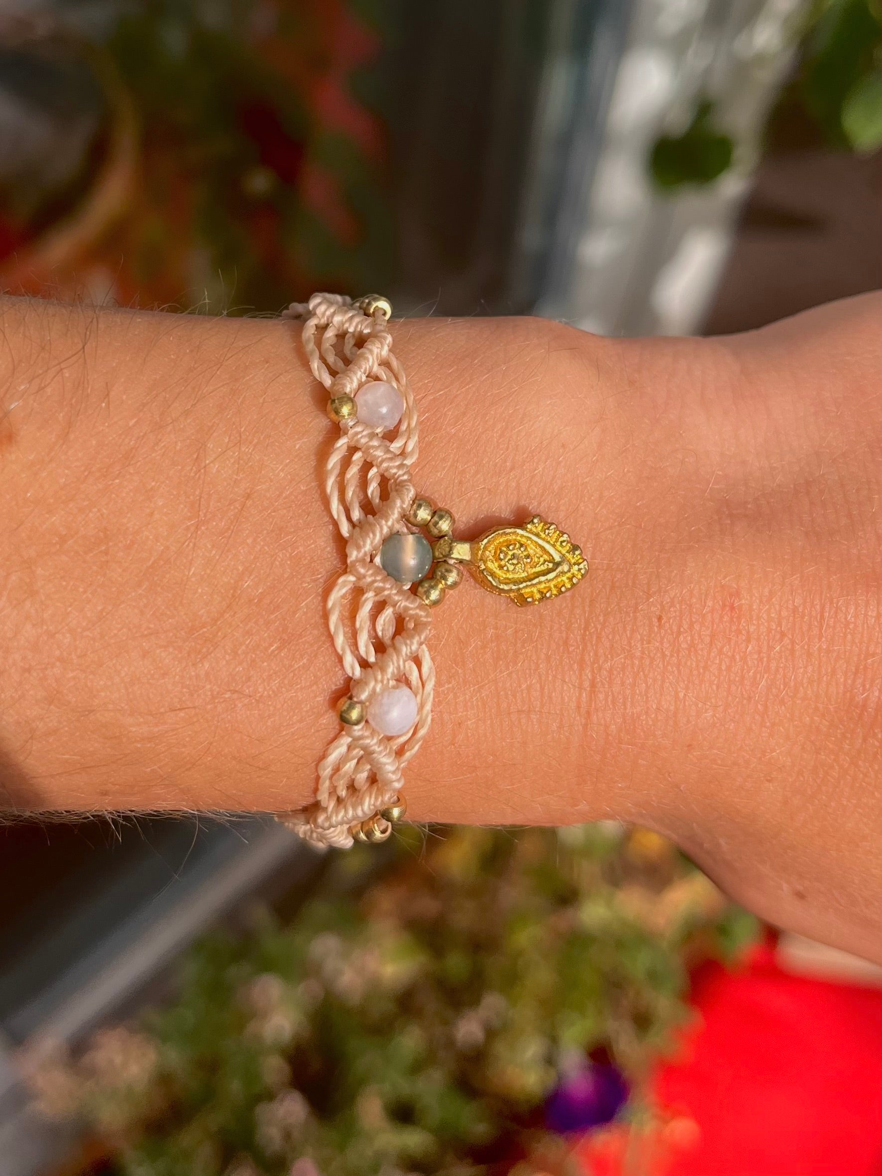 Makramee Armband mit Natursteinen