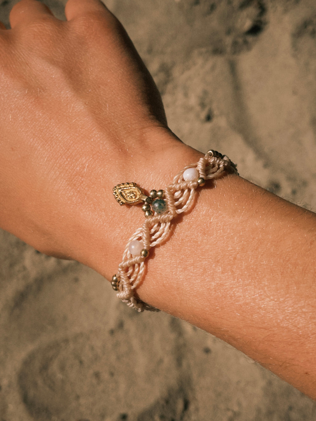 Makramee Armband mit Natursteinen
