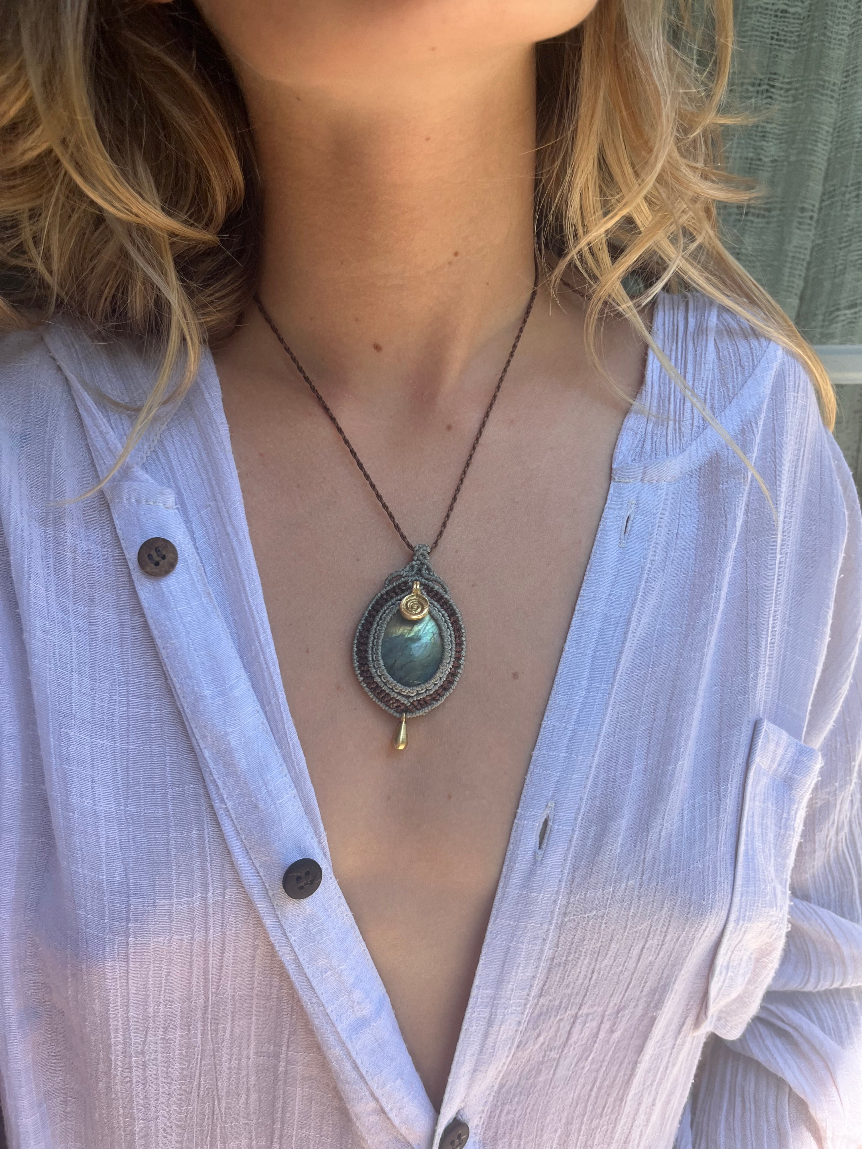 Boho Necklace with a Labradorite ✨