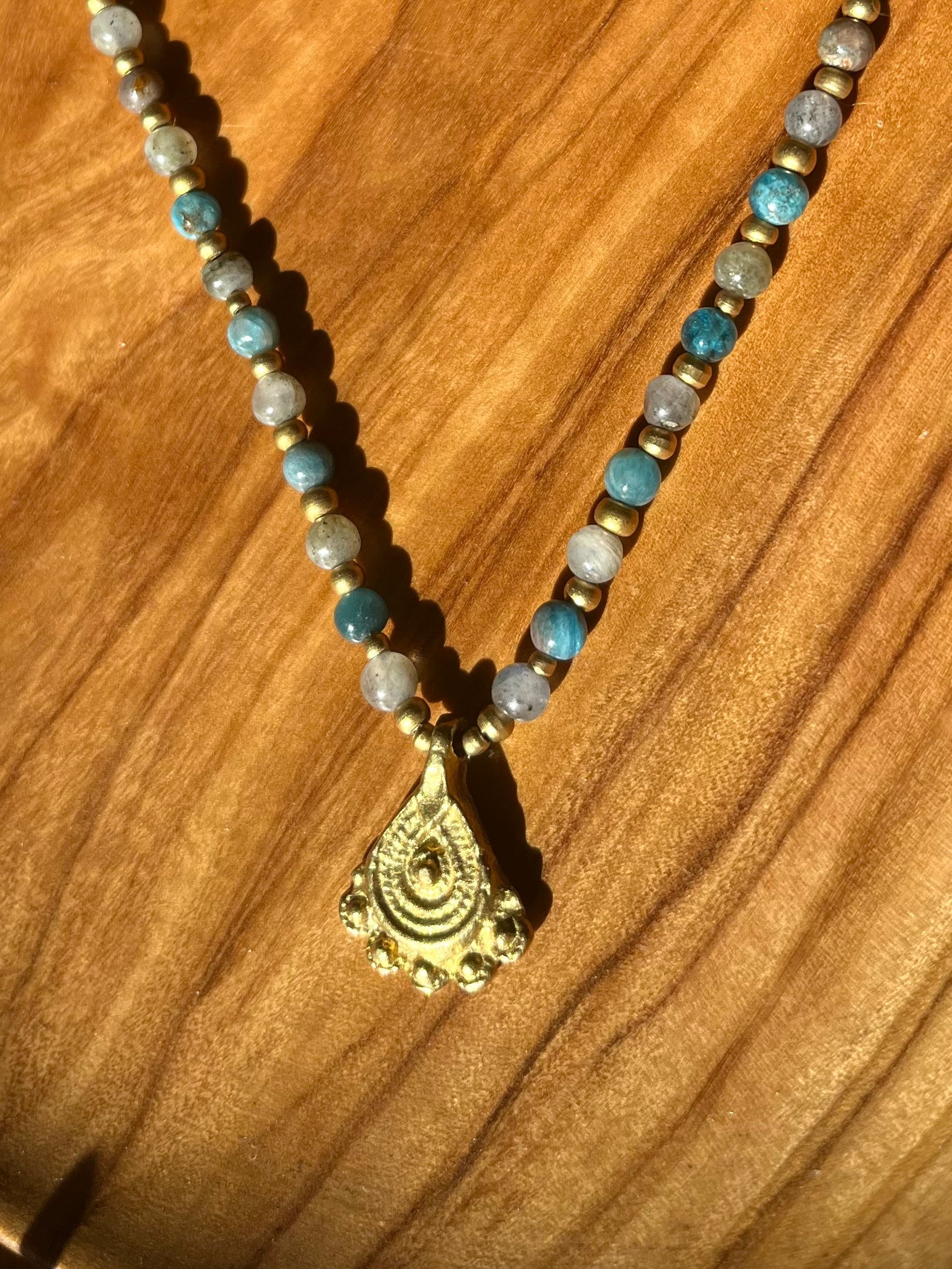 Natural Stone Charm Necklace – Apatite or Botswana Agate