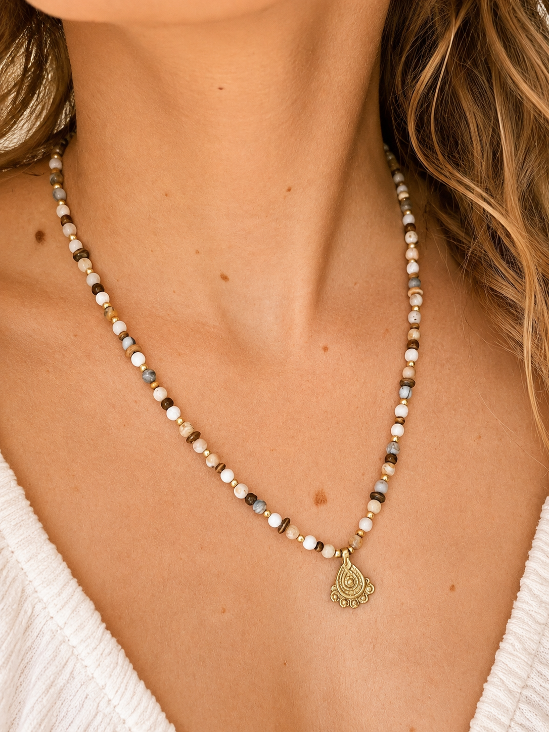 Natural Stone Charm Necklace – Apatite or Botswana Agate